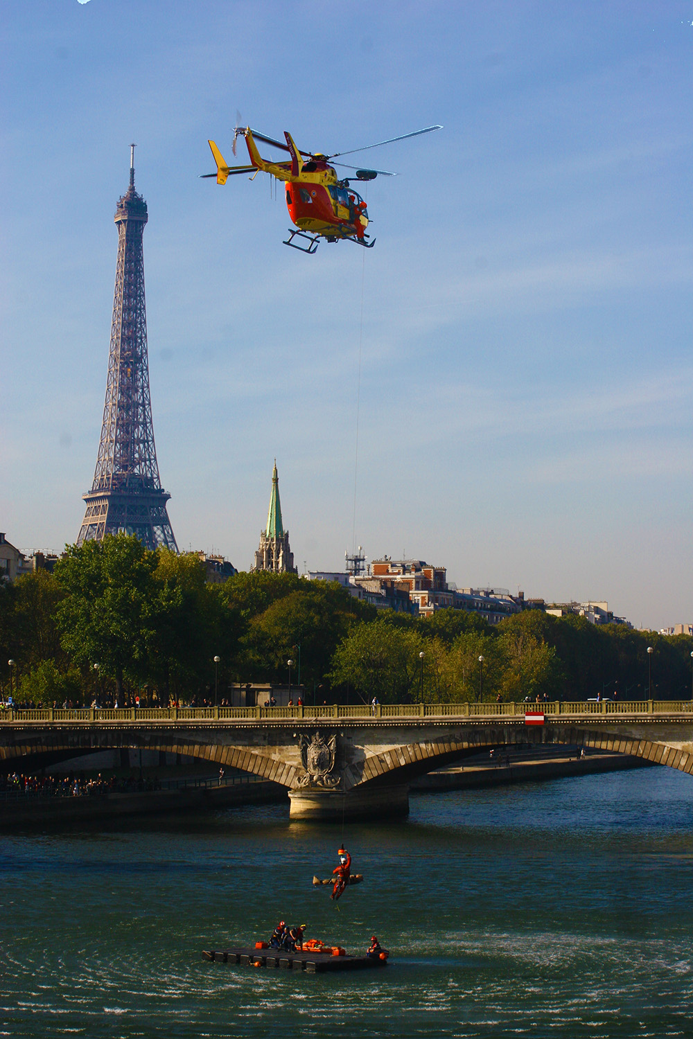 Hélico sécurité civile Tour Eiffel