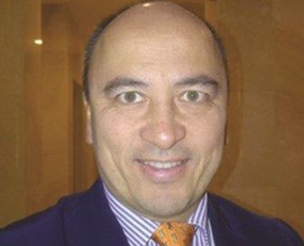 Hommage au docteur Eric Revue