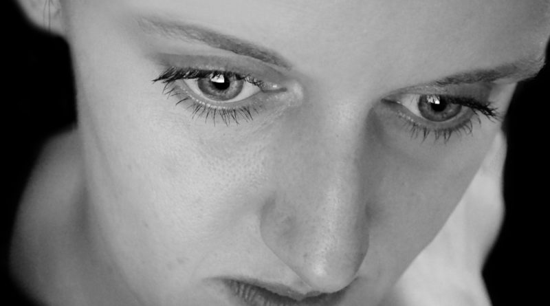 Augmentation des tentatives de suicide chez les jeunes femmes