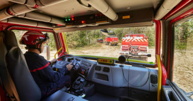 Pour combattre les feux de forêt, les sapeurs-pompiers réclament un allègement de la réglementation technique de leurs véhicules Pour combattre les feux de forêt, les sapeurs-pompiers réclament un allègement de la réglementation technique de leurs véhicules